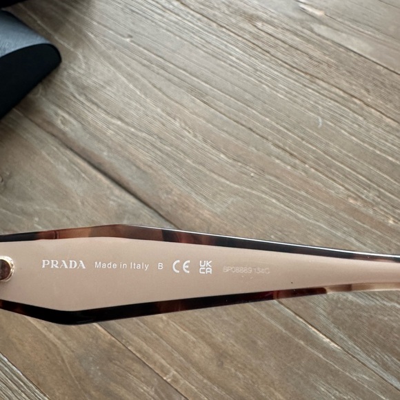 Prada sunglasses - Picture 5 of 6